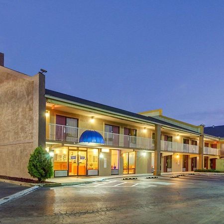 נורקרוס Rodeway Inn מראה חיצוני תמונה