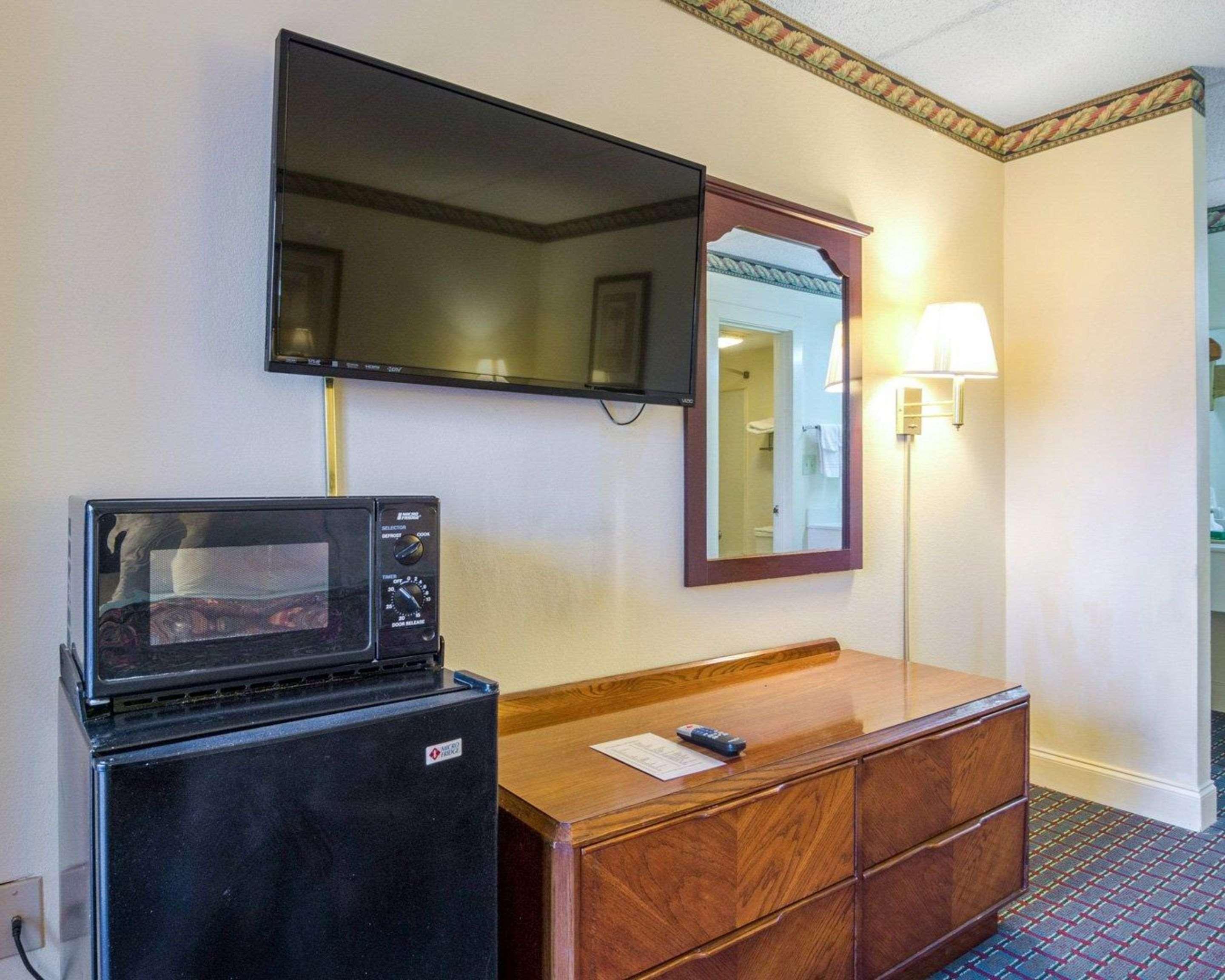 נורקרוס Rodeway Inn מראה חיצוני תמונה