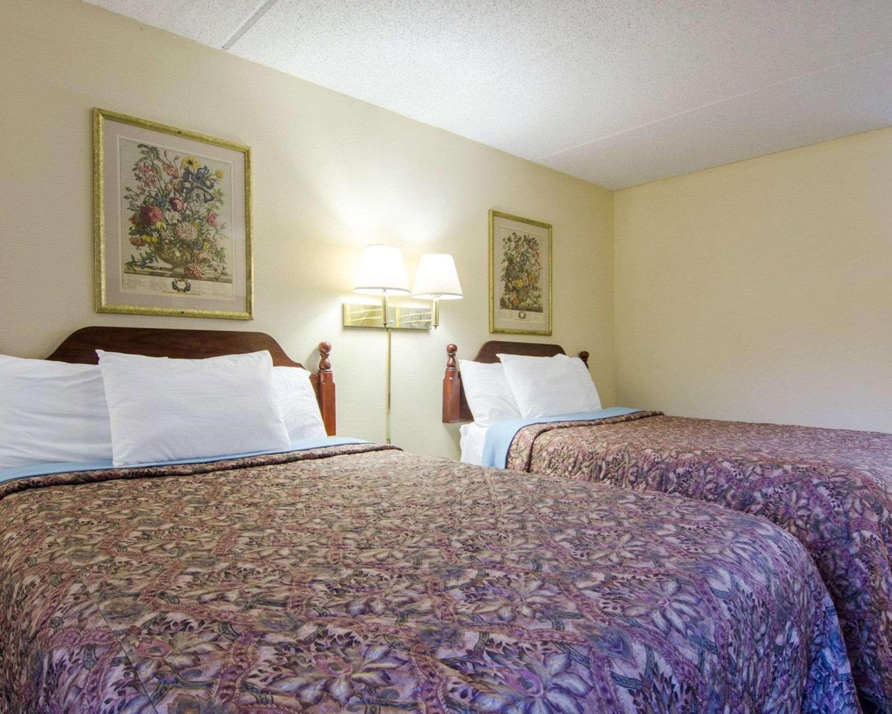 נורקרוס Rodeway Inn מראה חיצוני תמונה