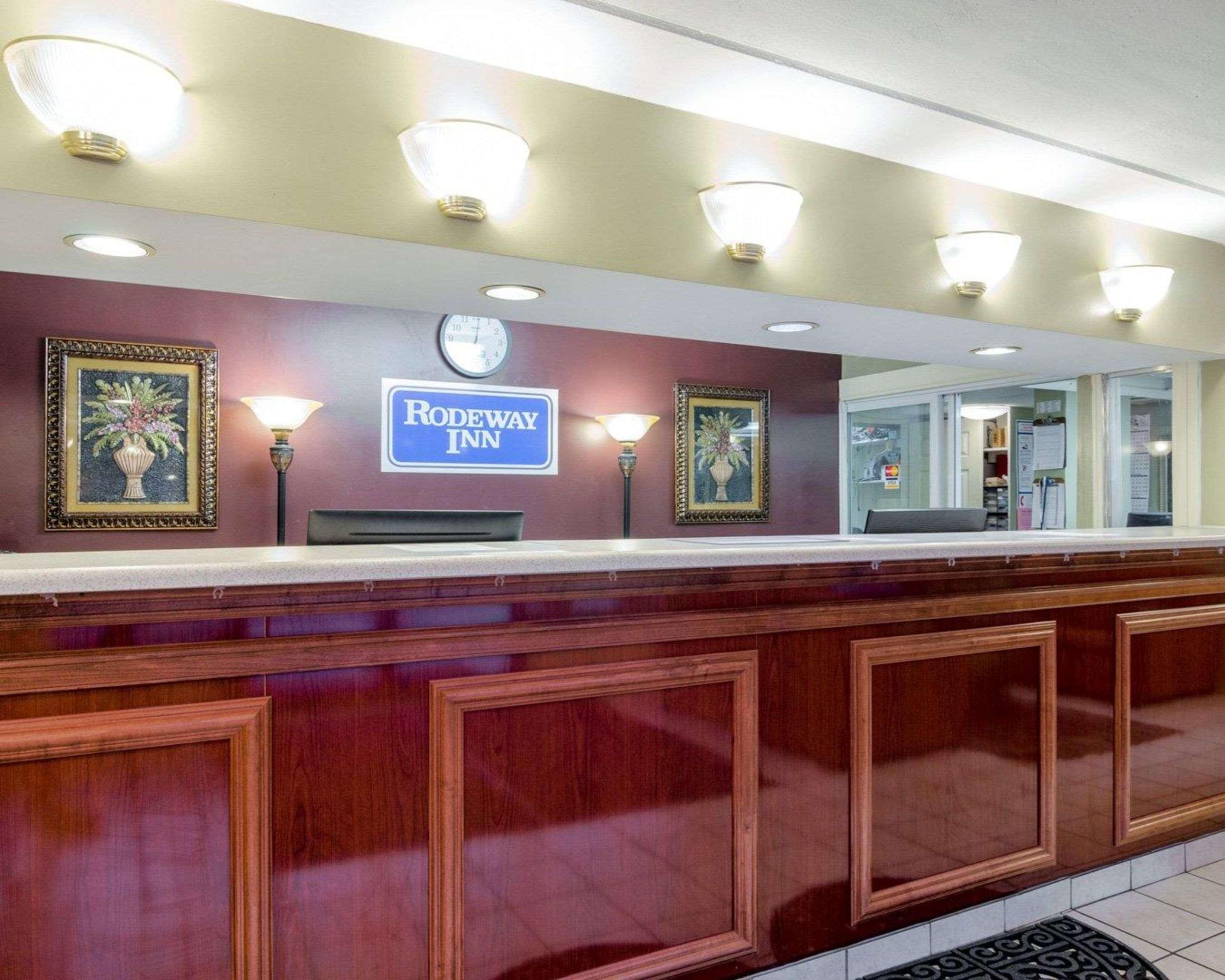 נורקרוס Rodeway Inn מראה חיצוני תמונה