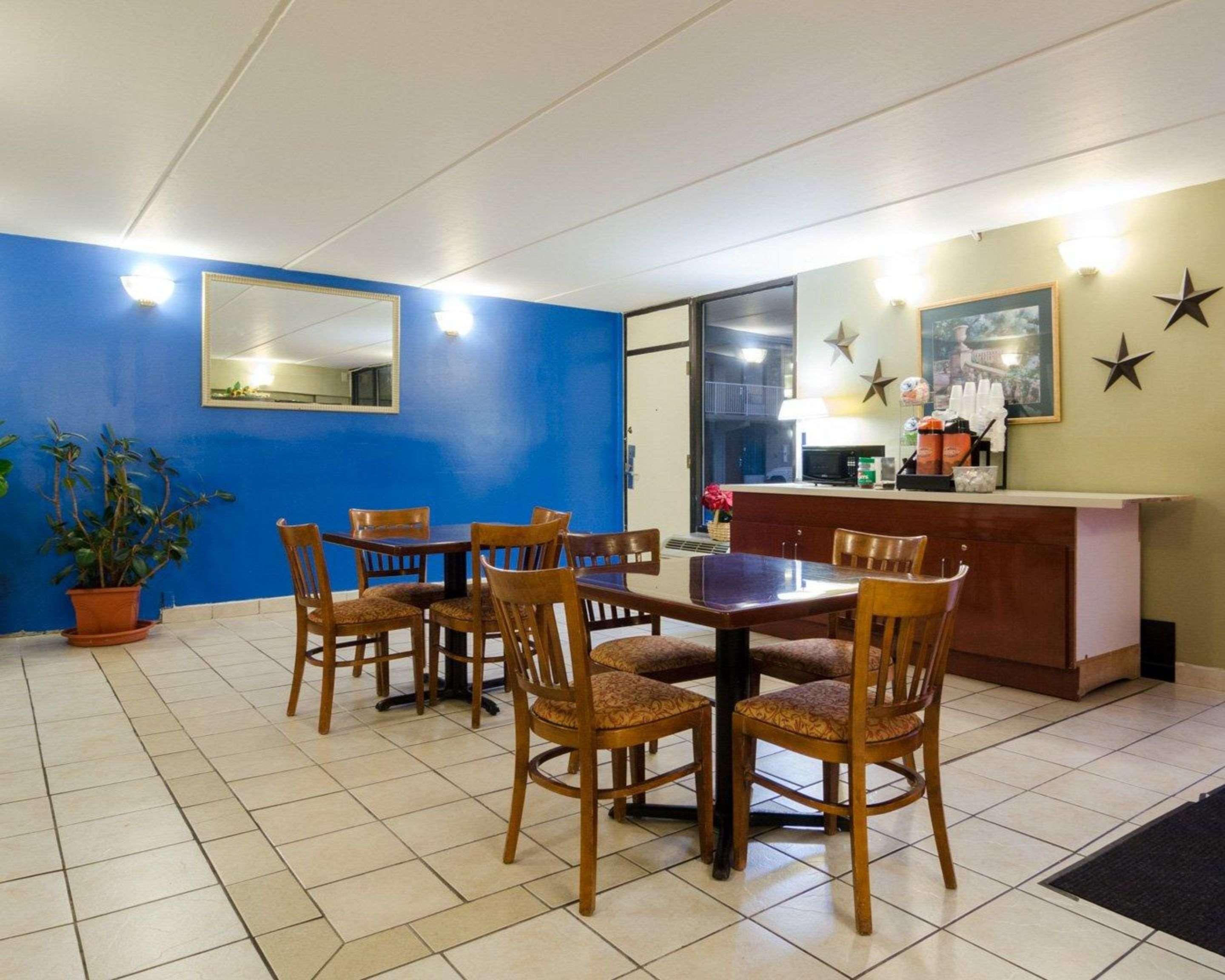 נורקרוס Rodeway Inn מראה חיצוני תמונה