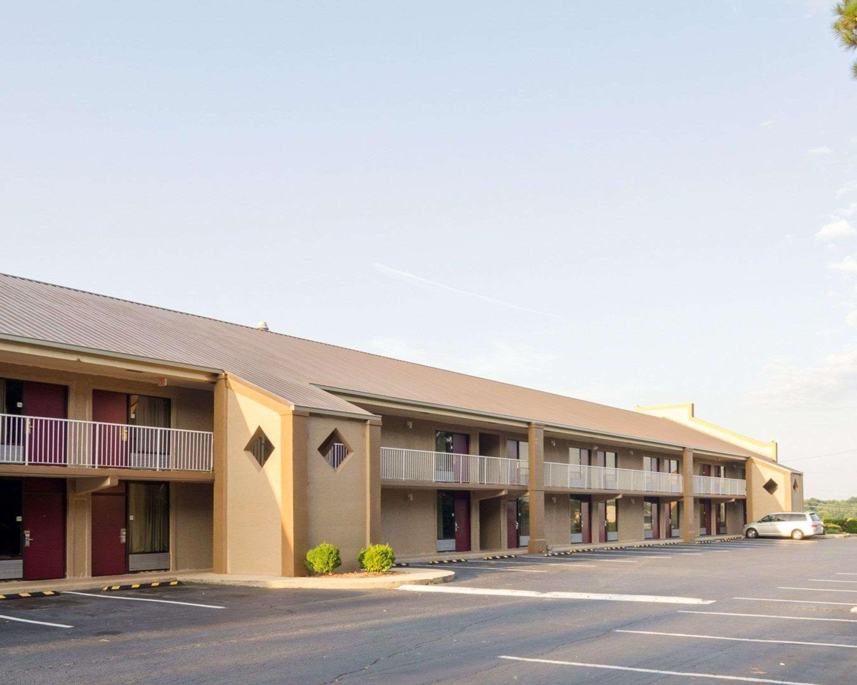 נורקרוס Rodeway Inn מראה חיצוני תמונה