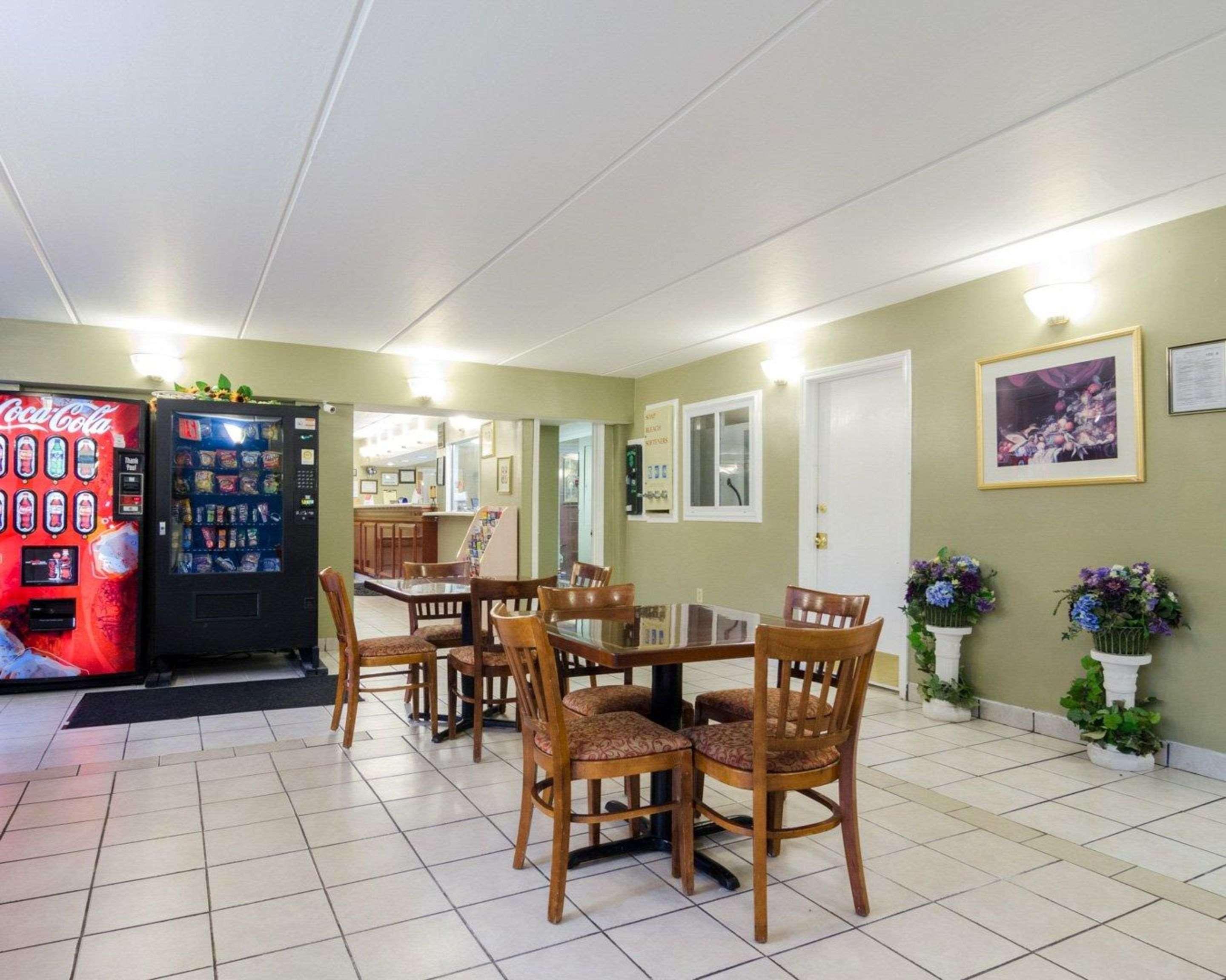 נורקרוס Rodeway Inn מראה חיצוני תמונה