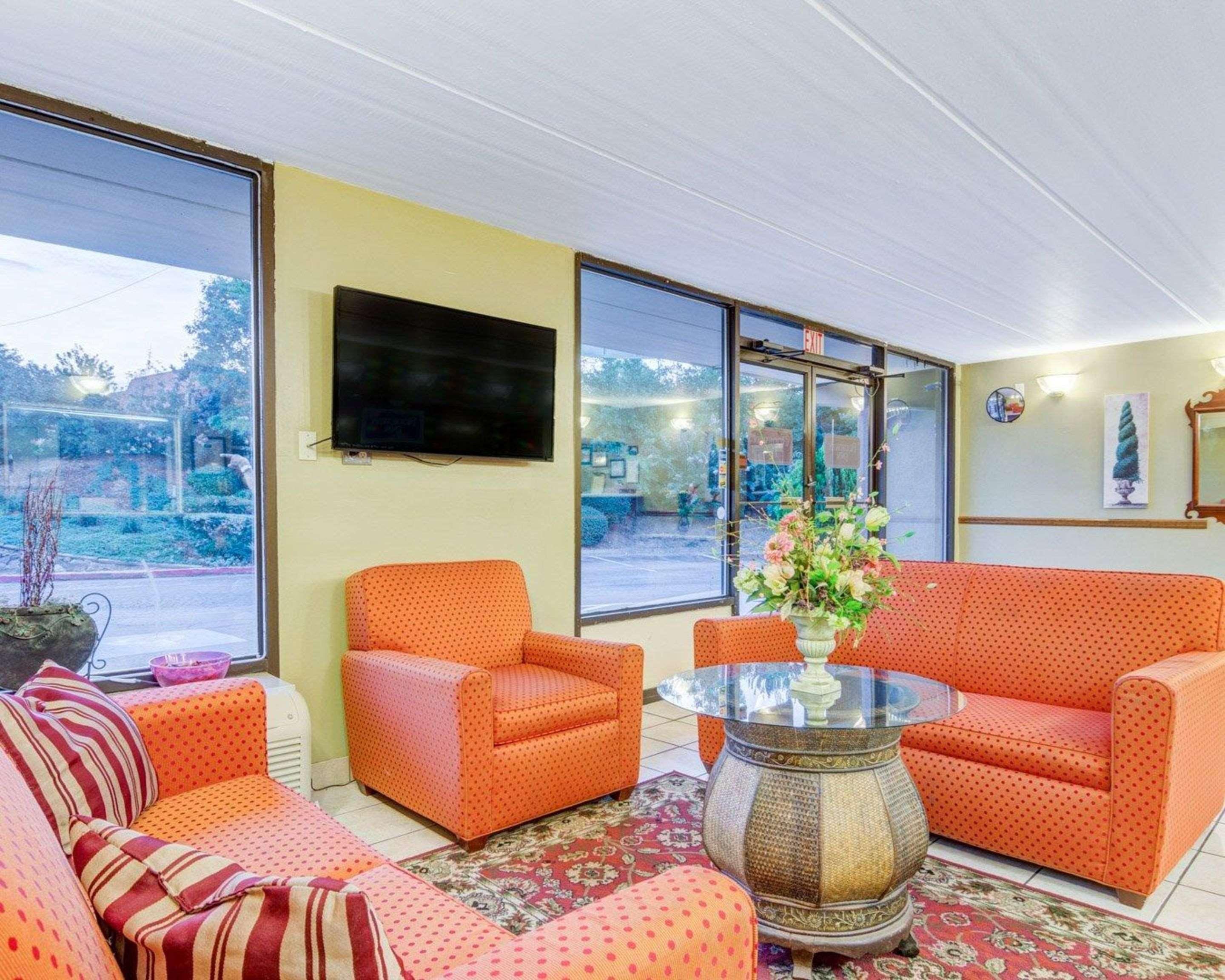 נורקרוס Rodeway Inn מראה חיצוני תמונה