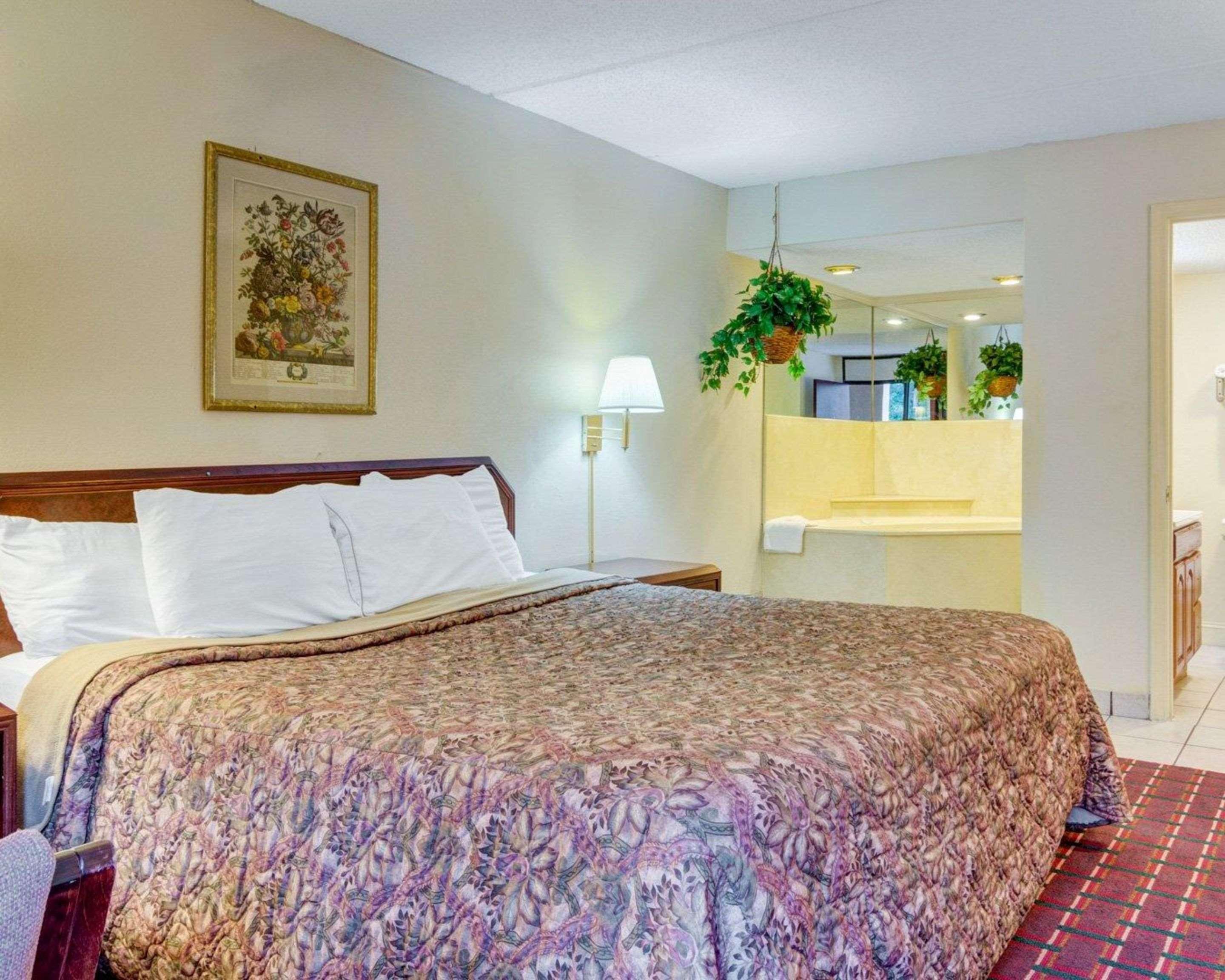 נורקרוס Rodeway Inn מראה חיצוני תמונה