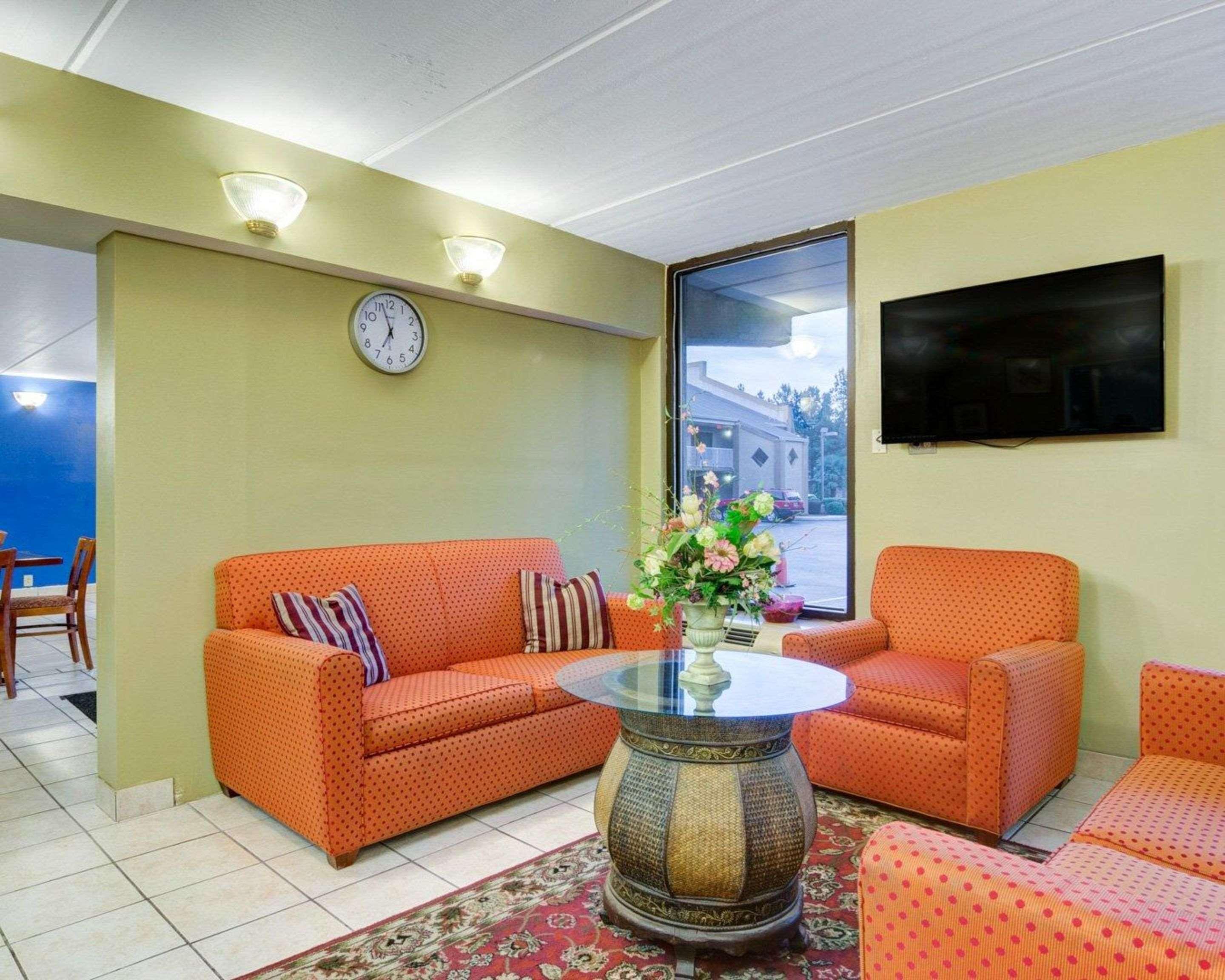 נורקרוס Rodeway Inn מראה חיצוני תמונה