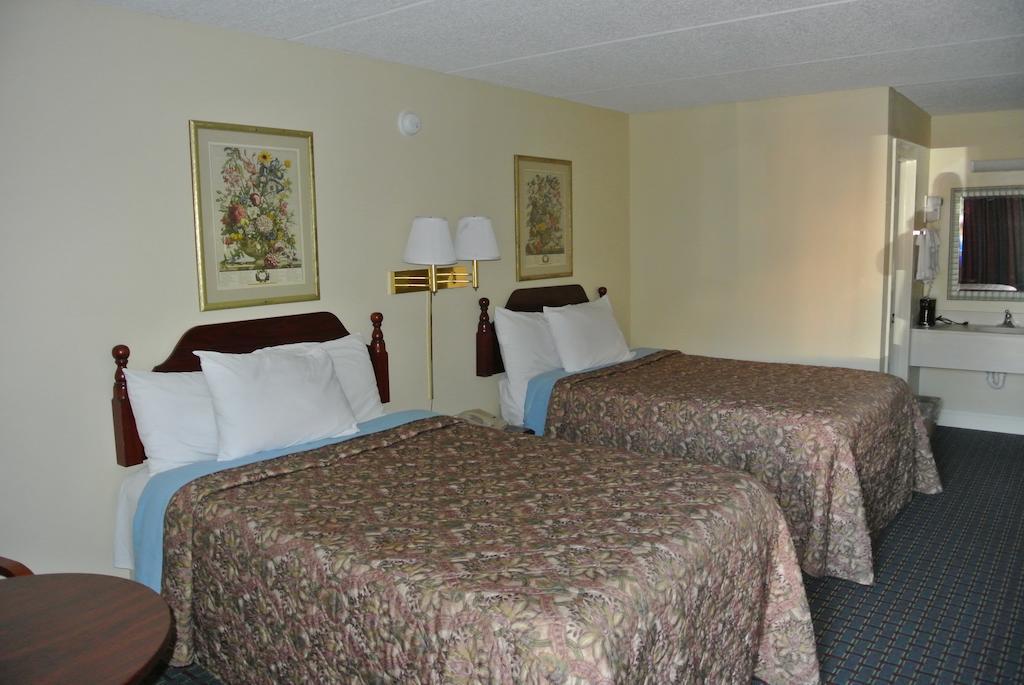 נורקרוס Rodeway Inn חדר תמונה