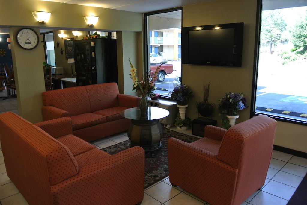נורקרוס Rodeway Inn מראה חיצוני תמונה