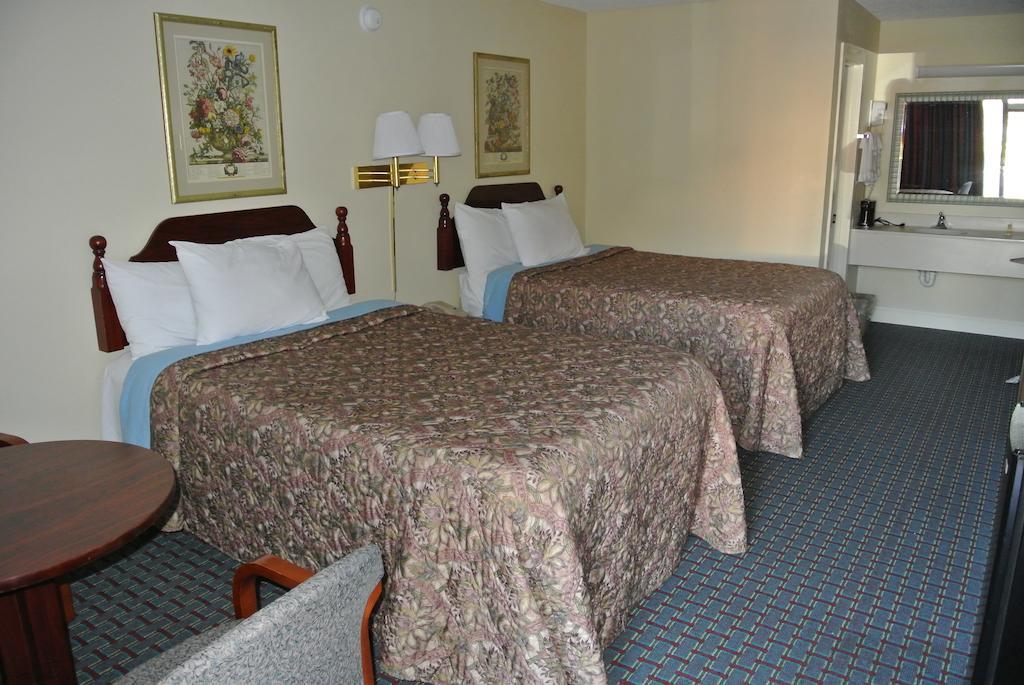 נורקרוס Rodeway Inn מראה חיצוני תמונה